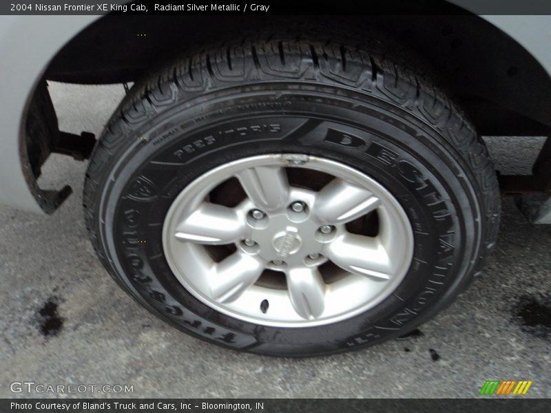 Radiant Silver Metallic / Gray 2004 Nissan Frontier XE King Cab