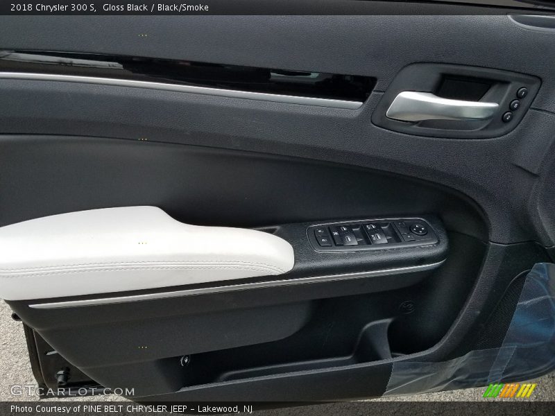 Gloss Black / Black/Smoke 2018 Chrysler 300 S