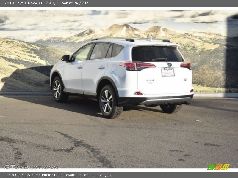 Super White / Ash 2018 Toyota RAV4 XLE AWD