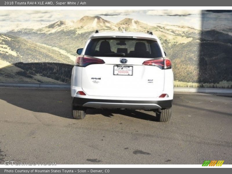 Super White / Ash 2018 Toyota RAV4 XLE AWD