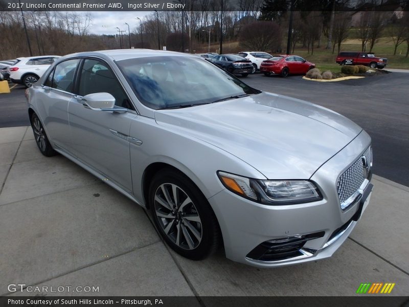 Front 3/4 View of 2017 Continental Premier AWD