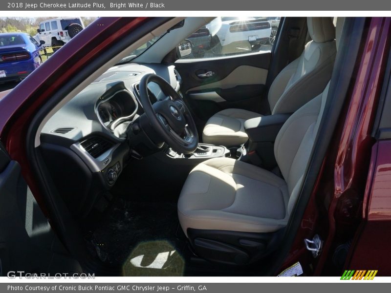 Bright White / Black 2018 Jeep Cherokee Latitude Plus