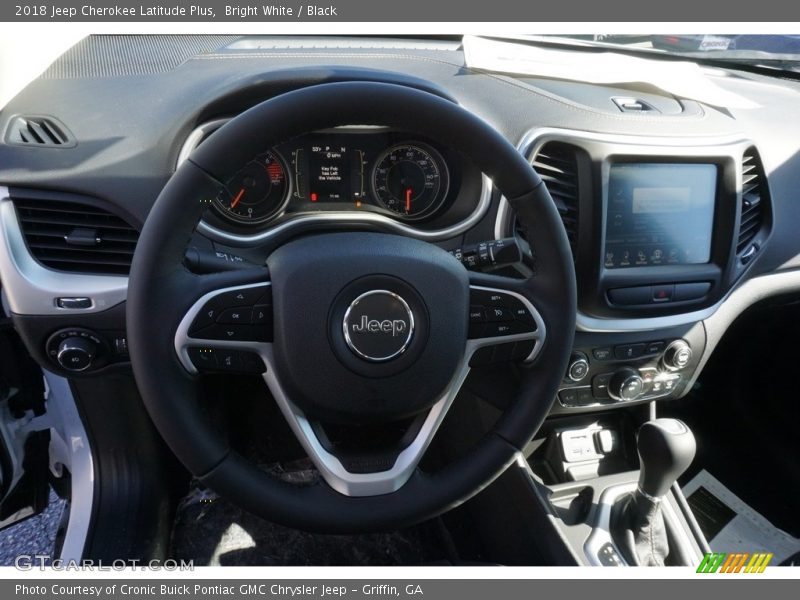 Bright White / Black 2018 Jeep Cherokee Latitude Plus