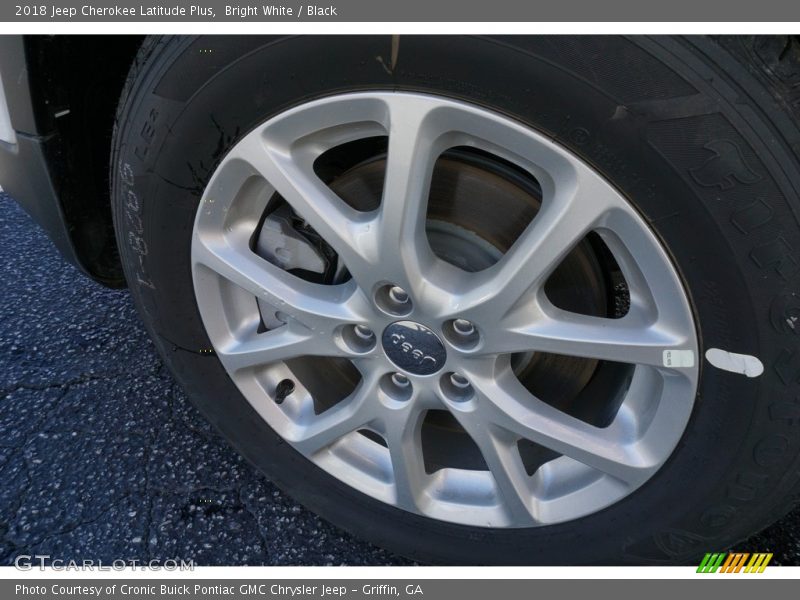 Bright White / Black 2018 Jeep Cherokee Latitude Plus