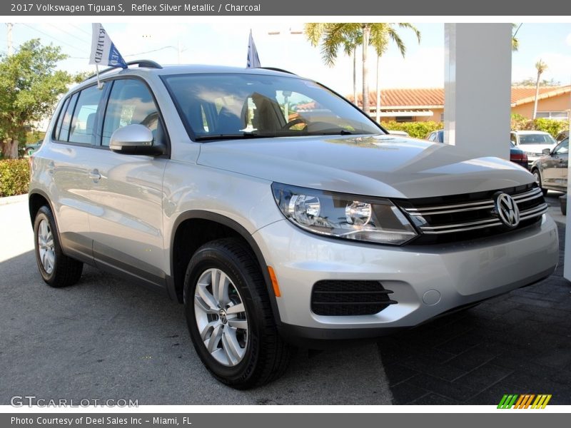 Reflex Silver Metallic / Charcoal 2017 Volkswagen Tiguan S