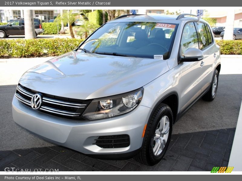 Reflex Silver Metallic / Charcoal 2017 Volkswagen Tiguan S