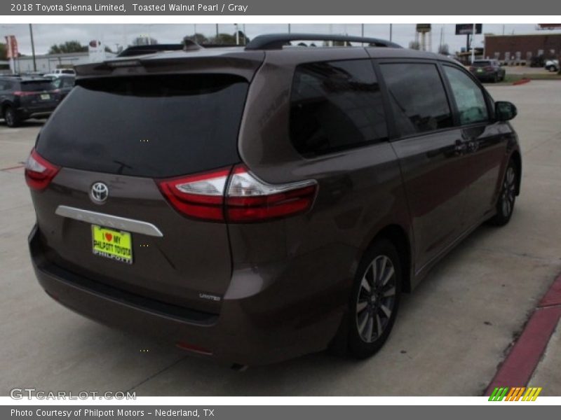 Toasted Walnut Pearl / Gray 2018 Toyota Sienna Limited