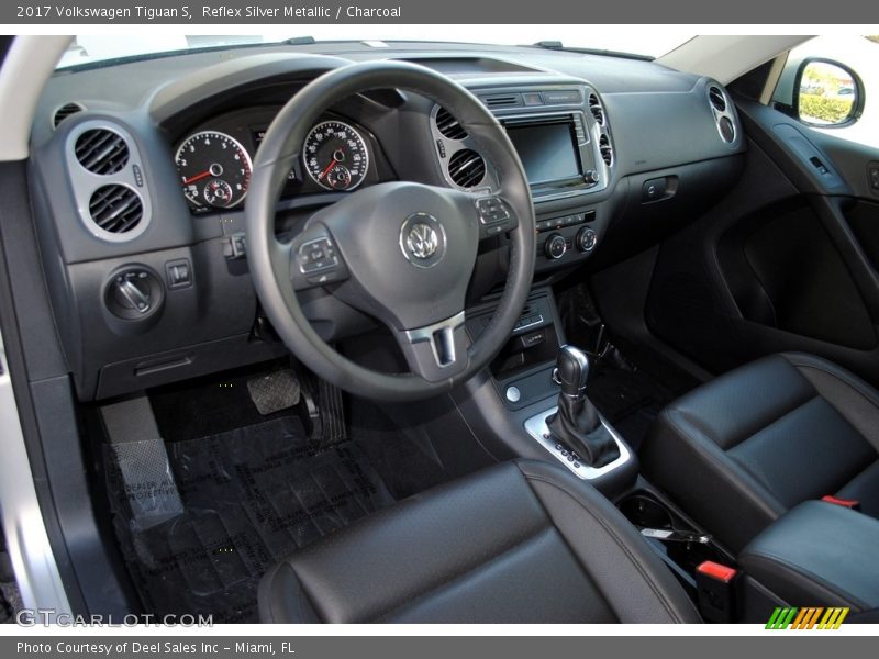 Reflex Silver Metallic / Charcoal 2017 Volkswagen Tiguan S