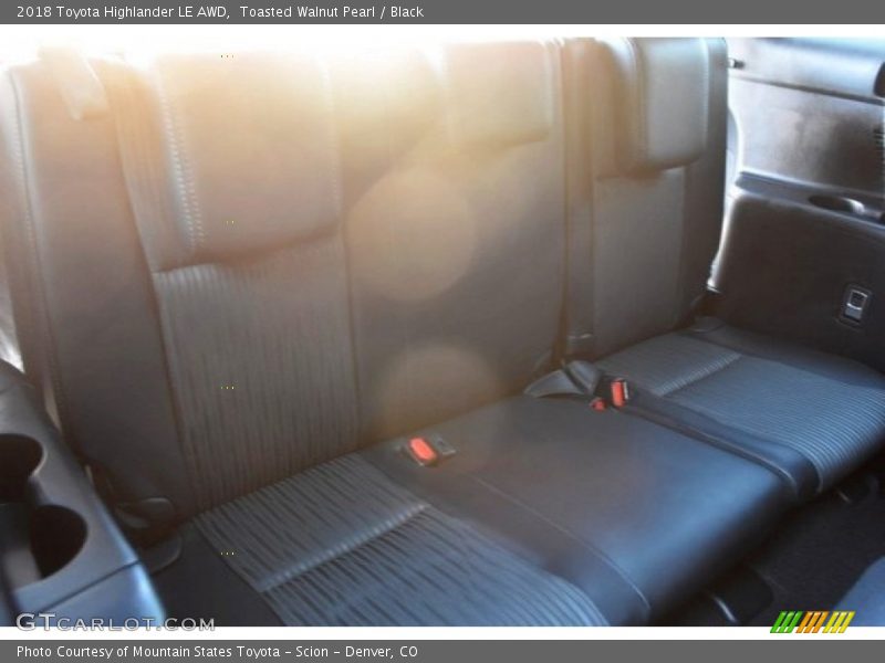 Toasted Walnut Pearl / Black 2018 Toyota Highlander LE AWD