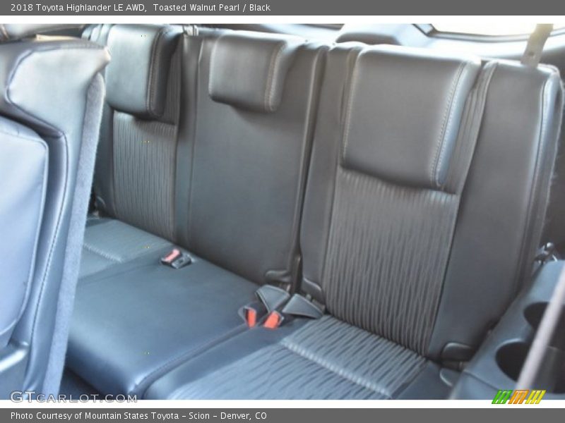 Toasted Walnut Pearl / Black 2018 Toyota Highlander LE AWD