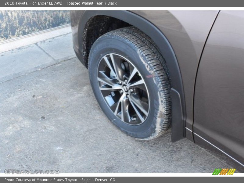 Toasted Walnut Pearl / Black 2018 Toyota Highlander LE AWD