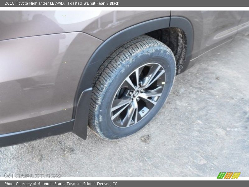 Toasted Walnut Pearl / Black 2018 Toyota Highlander LE AWD