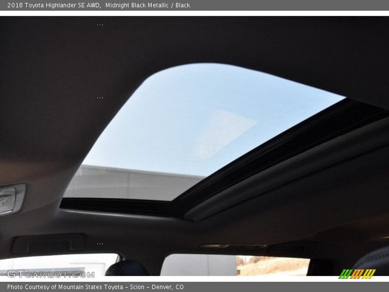 Midnight Black Metallic / Black 2018 Toyota Highlander SE AWD