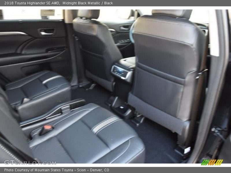 Midnight Black Metallic / Black 2018 Toyota Highlander SE AWD