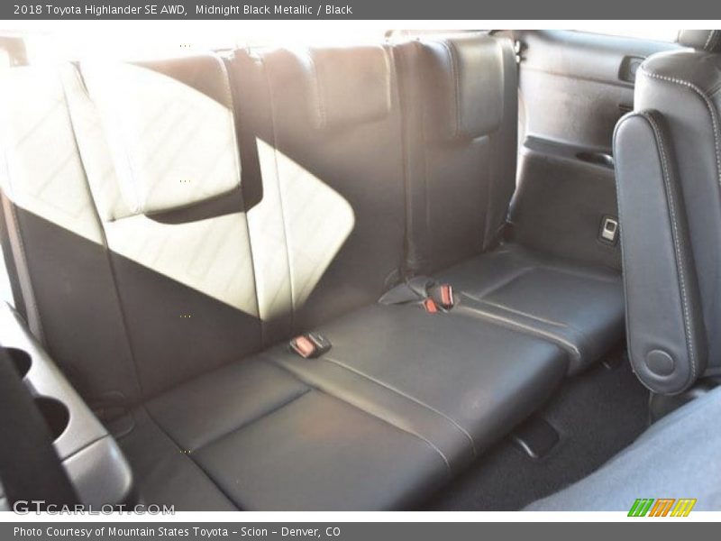 Midnight Black Metallic / Black 2018 Toyota Highlander SE AWD