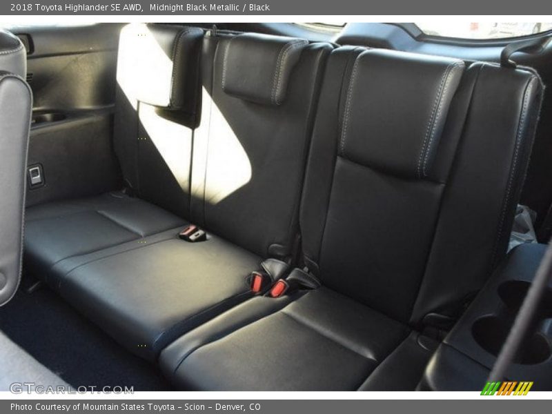 Midnight Black Metallic / Black 2018 Toyota Highlander SE AWD