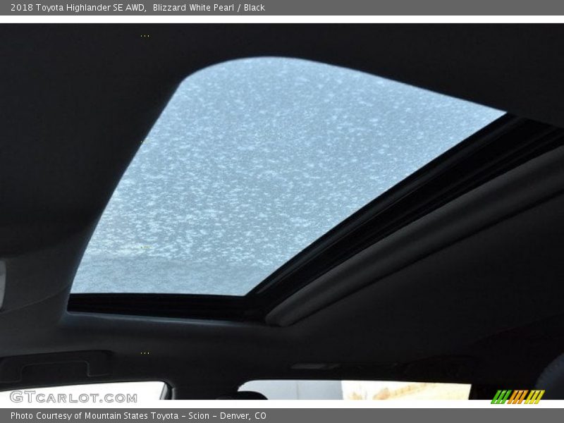 Blizzard White Pearl / Black 2018 Toyota Highlander SE AWD