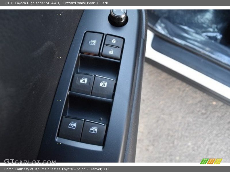 Blizzard White Pearl / Black 2018 Toyota Highlander SE AWD