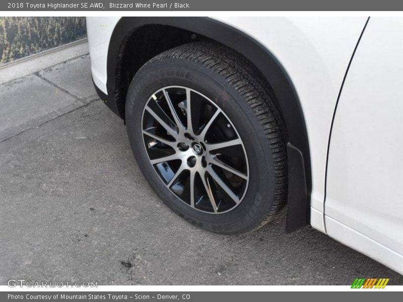 Blizzard White Pearl / Black 2018 Toyota Highlander SE AWD