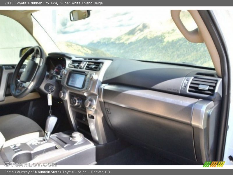 Super White / Sand Beige 2015 Toyota 4Runner SR5 4x4