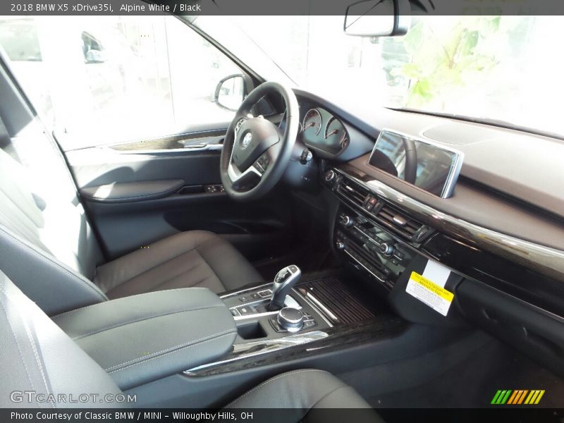 Alpine White / Black 2018 BMW X5 xDrive35i