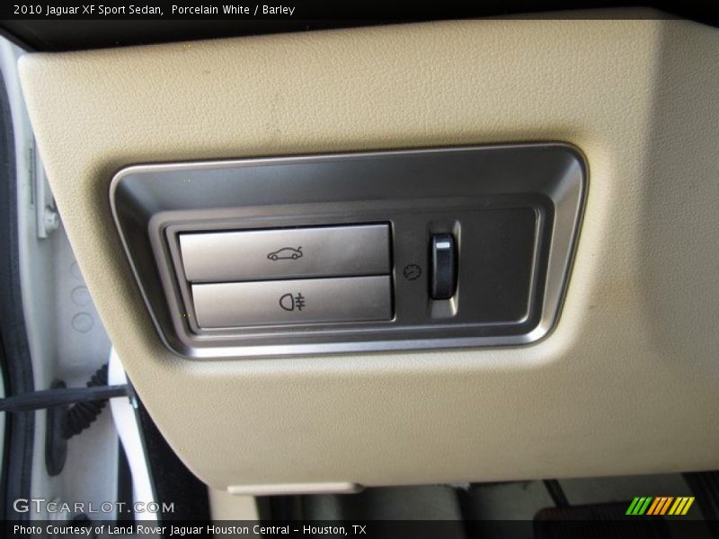 Porcelain White / Barley 2010 Jaguar XF Sport Sedan