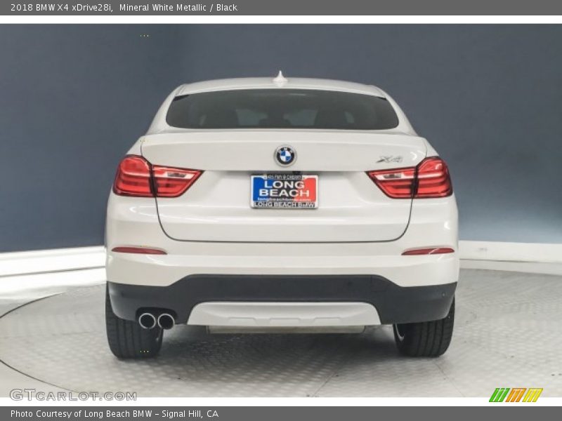 Mineral White Metallic / Black 2018 BMW X4 xDrive28i