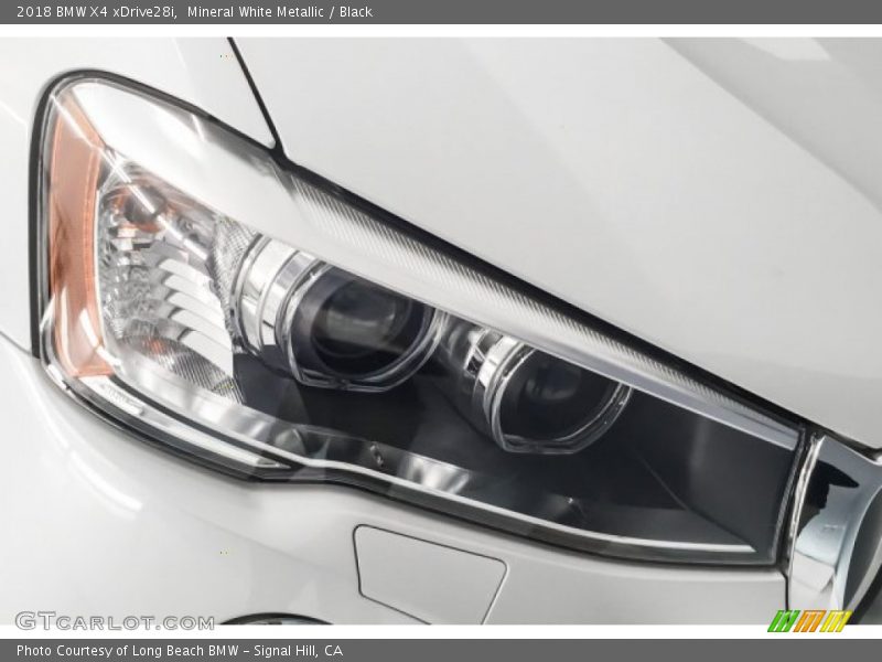 Mineral White Metallic / Black 2018 BMW X4 xDrive28i