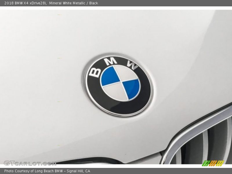 Mineral White Metallic / Black 2018 BMW X4 xDrive28i