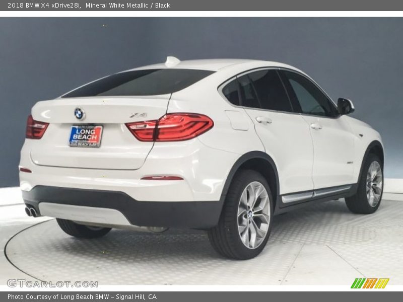 Mineral White Metallic / Black 2018 BMW X4 xDrive28i