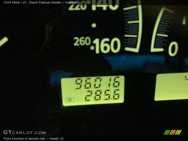 Desert Platinum Metallic / Graphite 2004 Infiniti I 35