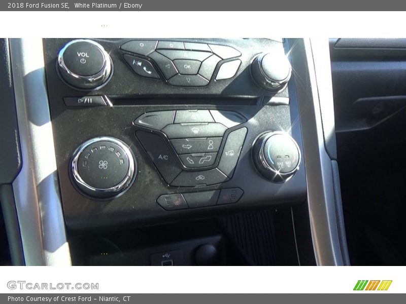 White Platinum / Ebony 2018 Ford Fusion SE