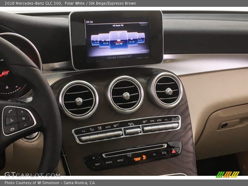 Polar White / Silk Beige/Espresso Brown 2018 Mercedes-Benz GLC 300