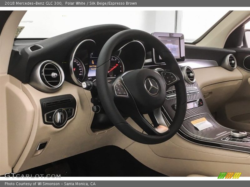 Polar White / Silk Beige/Espresso Brown 2018 Mercedes-Benz GLC 300