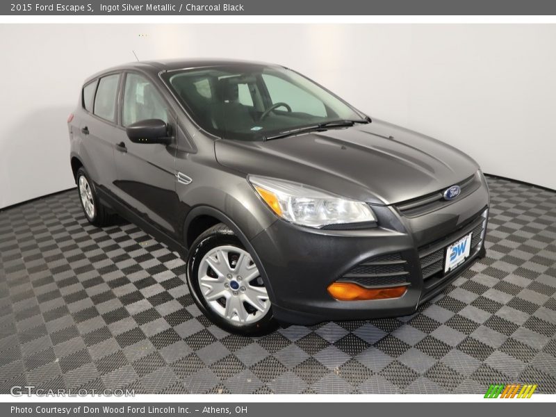 Ingot Silver Metallic / Charcoal Black 2015 Ford Escape S