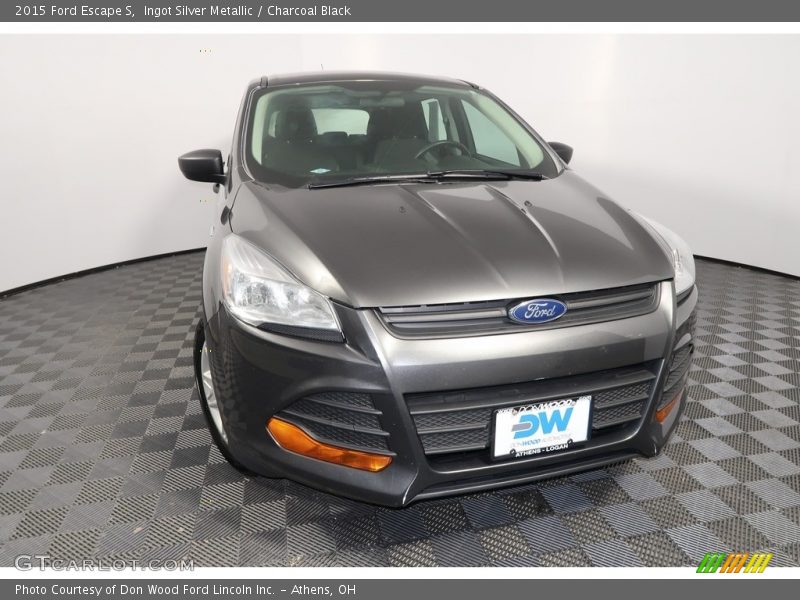 Ingot Silver Metallic / Charcoal Black 2015 Ford Escape S