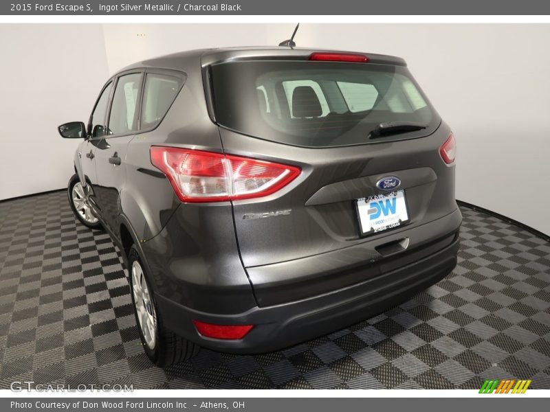 Ingot Silver Metallic / Charcoal Black 2015 Ford Escape S