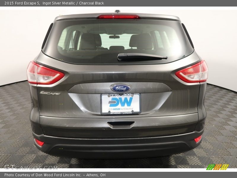 Ingot Silver Metallic / Charcoal Black 2015 Ford Escape S