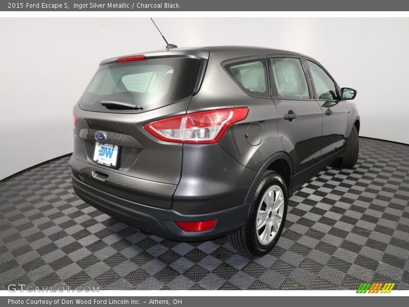 Ingot Silver Metallic / Charcoal Black 2015 Ford Escape S