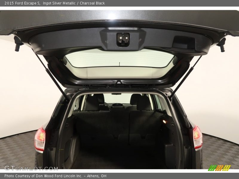 Ingot Silver Metallic / Charcoal Black 2015 Ford Escape S