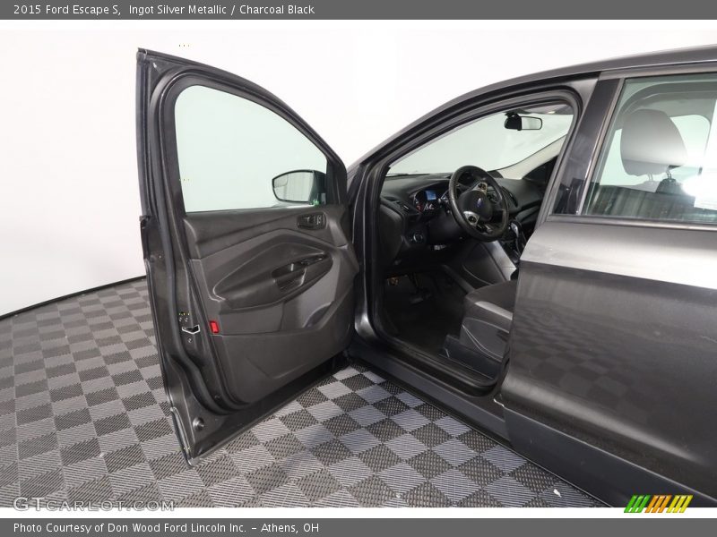 Ingot Silver Metallic / Charcoal Black 2015 Ford Escape S