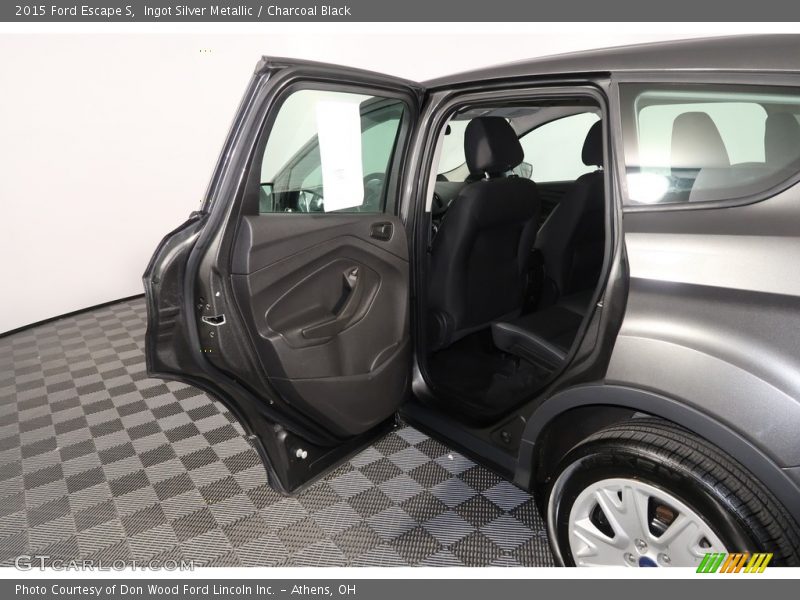 Ingot Silver Metallic / Charcoal Black 2015 Ford Escape S