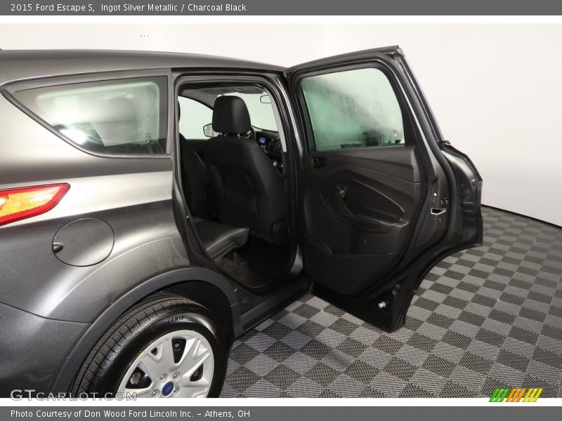 Ingot Silver Metallic / Charcoal Black 2015 Ford Escape S