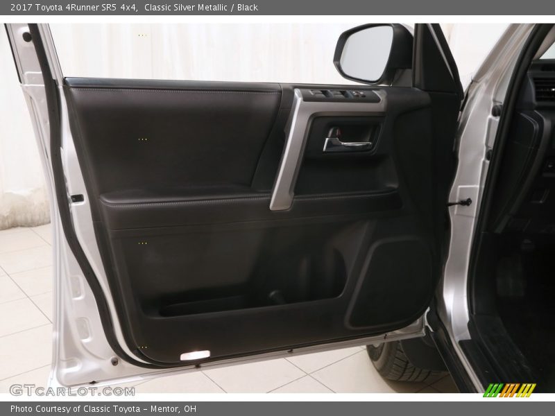 Classic Silver Metallic / Black 2017 Toyota 4Runner SR5 4x4