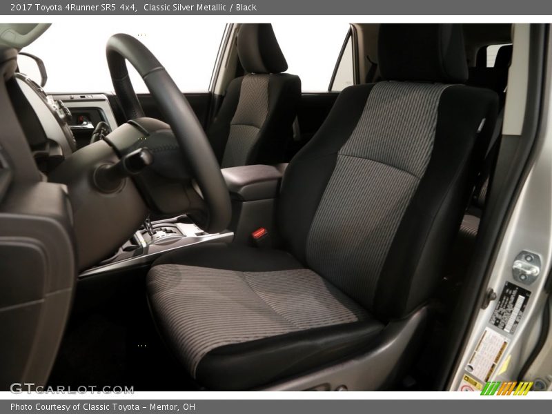Classic Silver Metallic / Black 2017 Toyota 4Runner SR5 4x4