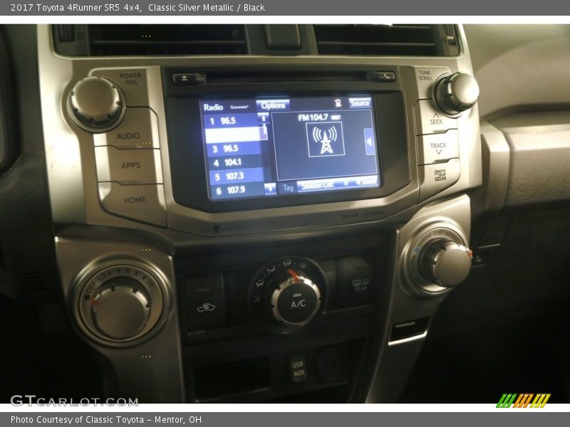 Classic Silver Metallic / Black 2017 Toyota 4Runner SR5 4x4