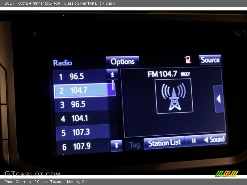 Classic Silver Metallic / Black 2017 Toyota 4Runner SR5 4x4