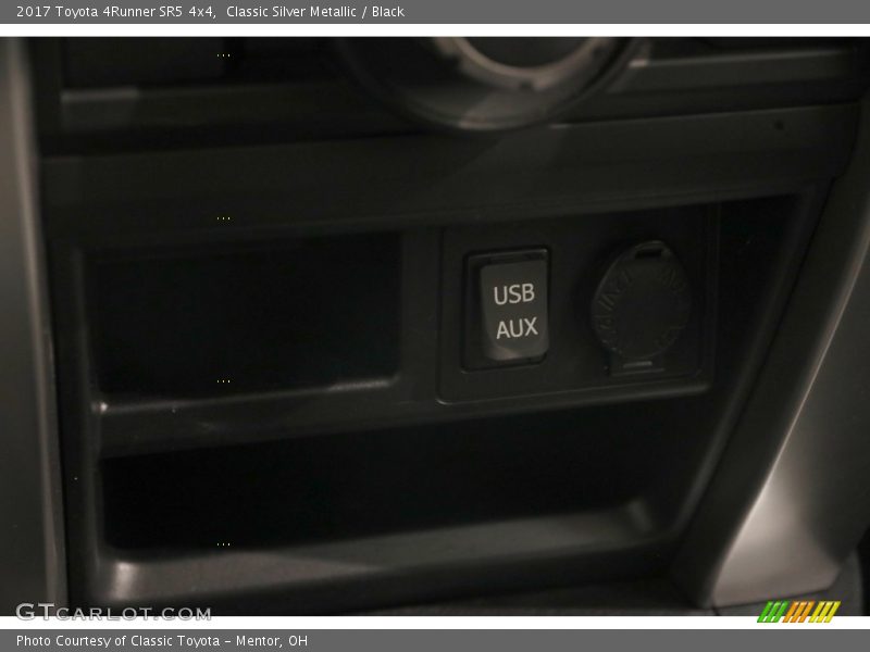 Classic Silver Metallic / Black 2017 Toyota 4Runner SR5 4x4