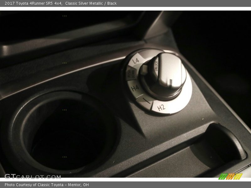 Classic Silver Metallic / Black 2017 Toyota 4Runner SR5 4x4