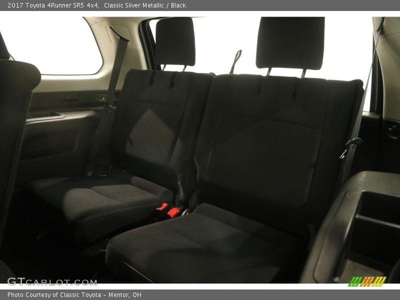 Classic Silver Metallic / Black 2017 Toyota 4Runner SR5 4x4